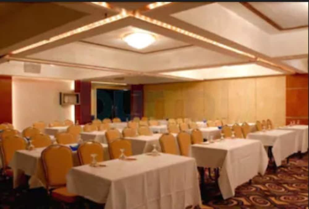 Peninsula Grand Hotel Mumbai Bagian luar foto