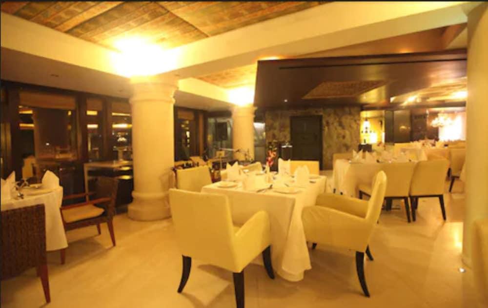 Peninsula Grand Hotel Mumbai Bagian luar foto